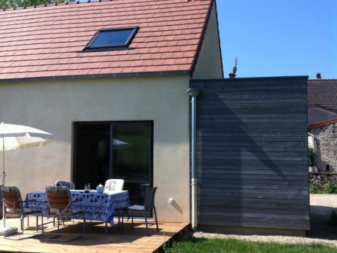 une maison ossature bois vêtue d'un enduit à la chaux